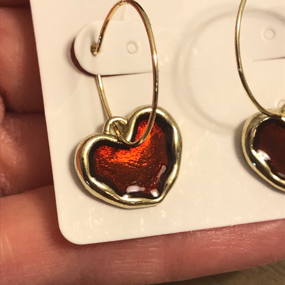 Gold Tone Heart Hoop Fashion Jewelry Earrings - Picture 3 of 8
